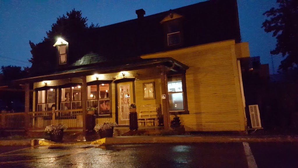 Restaurant Le Vieux Saint-Mathias | 284 Chemin des Patriotes, Saint-Mathias-sur-Richelieu, QC J3L 6A3, Canada | Phone: (450) 658-5613