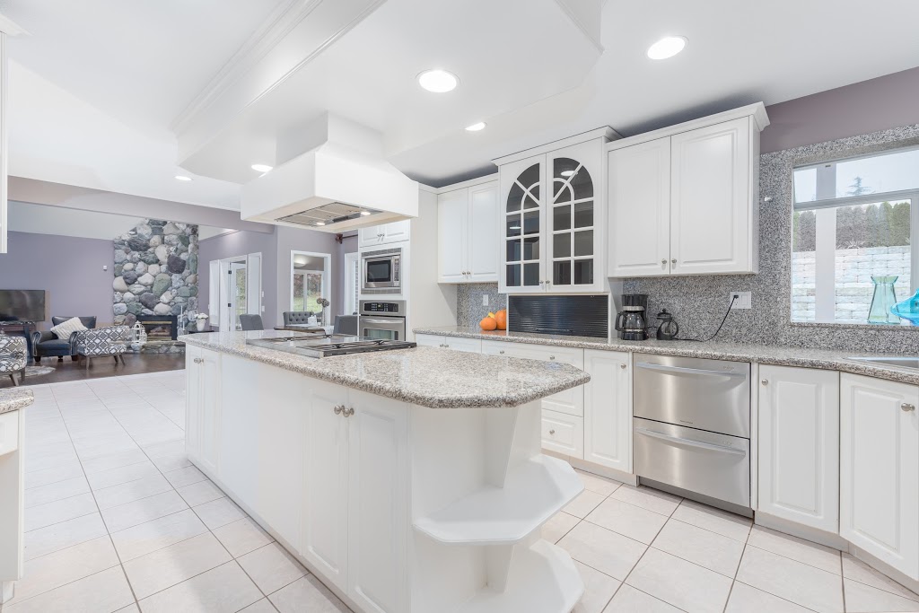 KHOL TRAVEL & Villa 18 BnB | 16823 18 Ave, Surrey, BC V3Z 9X3, Canada | Phone: (604) 385-1352