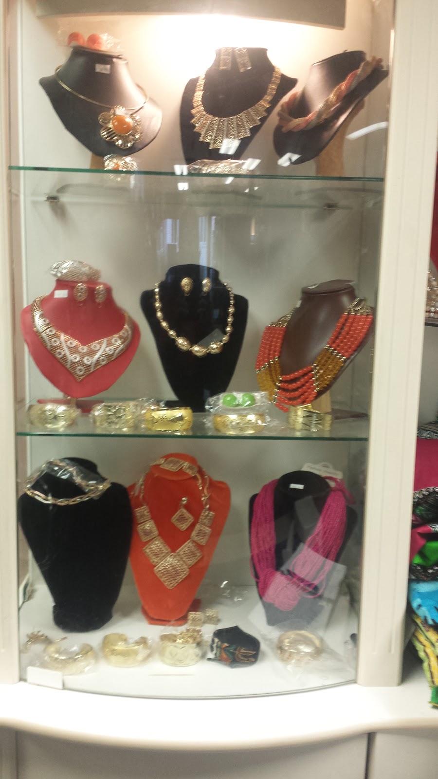 Carrefour Beaute & Accessoires | 99 Boulevard Saint-Joseph, Gatineau, QC J8Y 3W6, Canada | Phone: (819) 777-0101