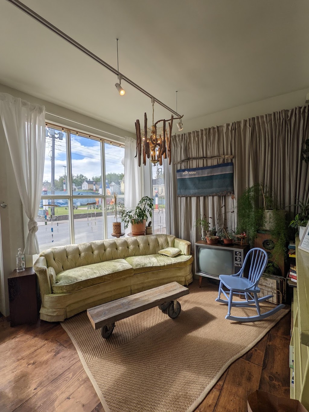Marguerite boutique et provisions | 15347 Cabot Trail, Chéticamp, NS B0E 1H0, Canada | Phone: (902) 224-2145