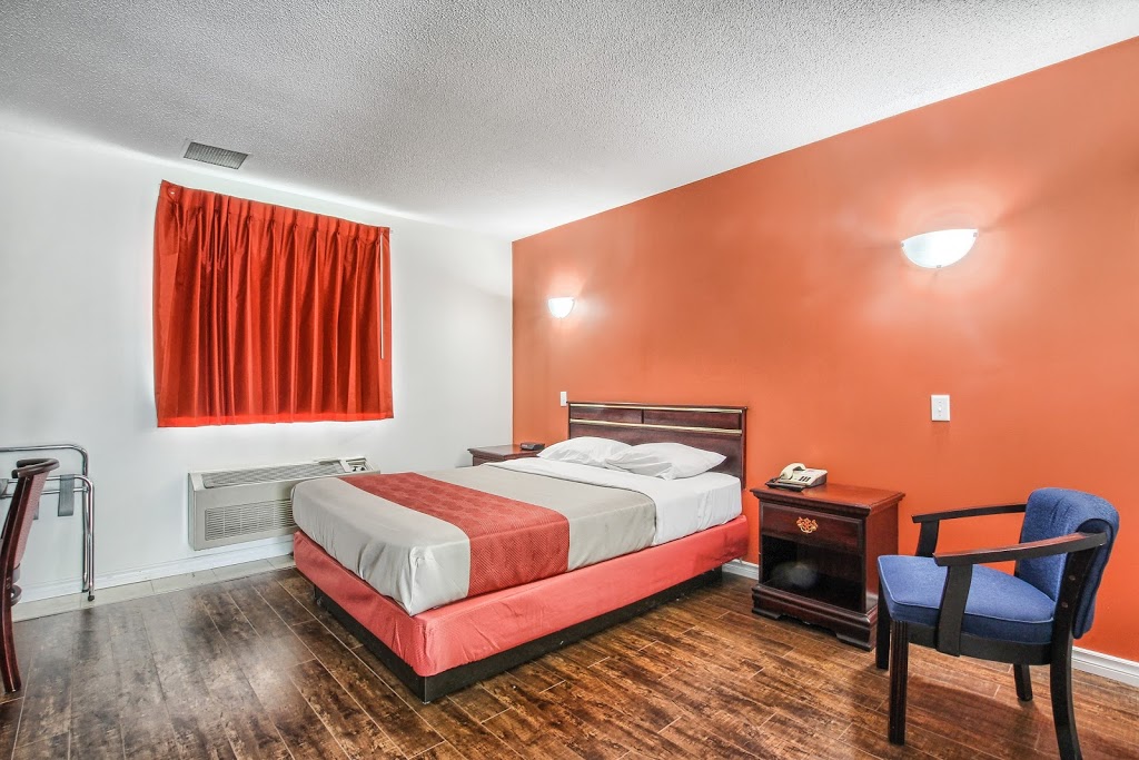 Motel 6 Windsor, ON | 2000 Huron Church Rd, Windsor, ON N9C 2L5, Canada | Phone: (519) 966-8811