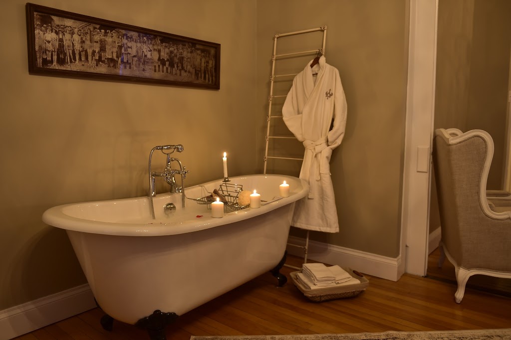 Manoir Maplewood | 26 Rue Clark, Waterloo, QC J0E 2N0, Canada | Phone: (450) 920-1500