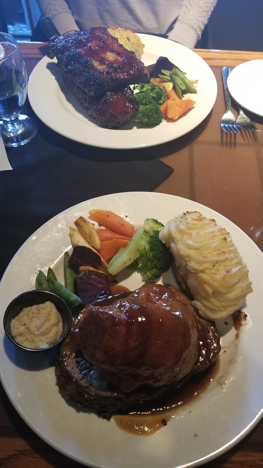 Gaffers Restaurant & Lounge | 23020 Provincial Trunk Hwy 44, Lockport, MB R1A 3R9, Canada | Phone: (204) 757-2350
