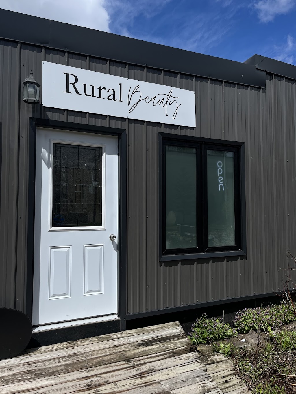 Rural Beauty | 101 Bobcaygeon Rd, Minden, ON K0M 2K0, Canada | Phone: (705) 306-0243
