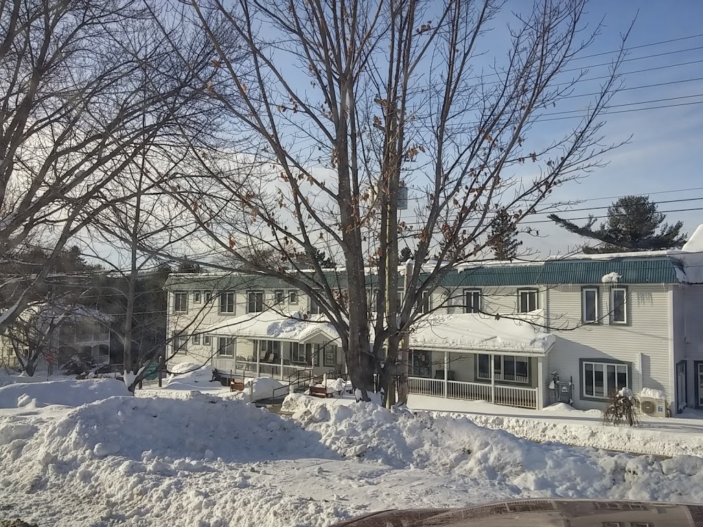 Manoir Sainte-Adele | 201 Rue Lesage, Sainte-Adèle, QC J8B 2R4, Canada | Phone: (450) 229-4611