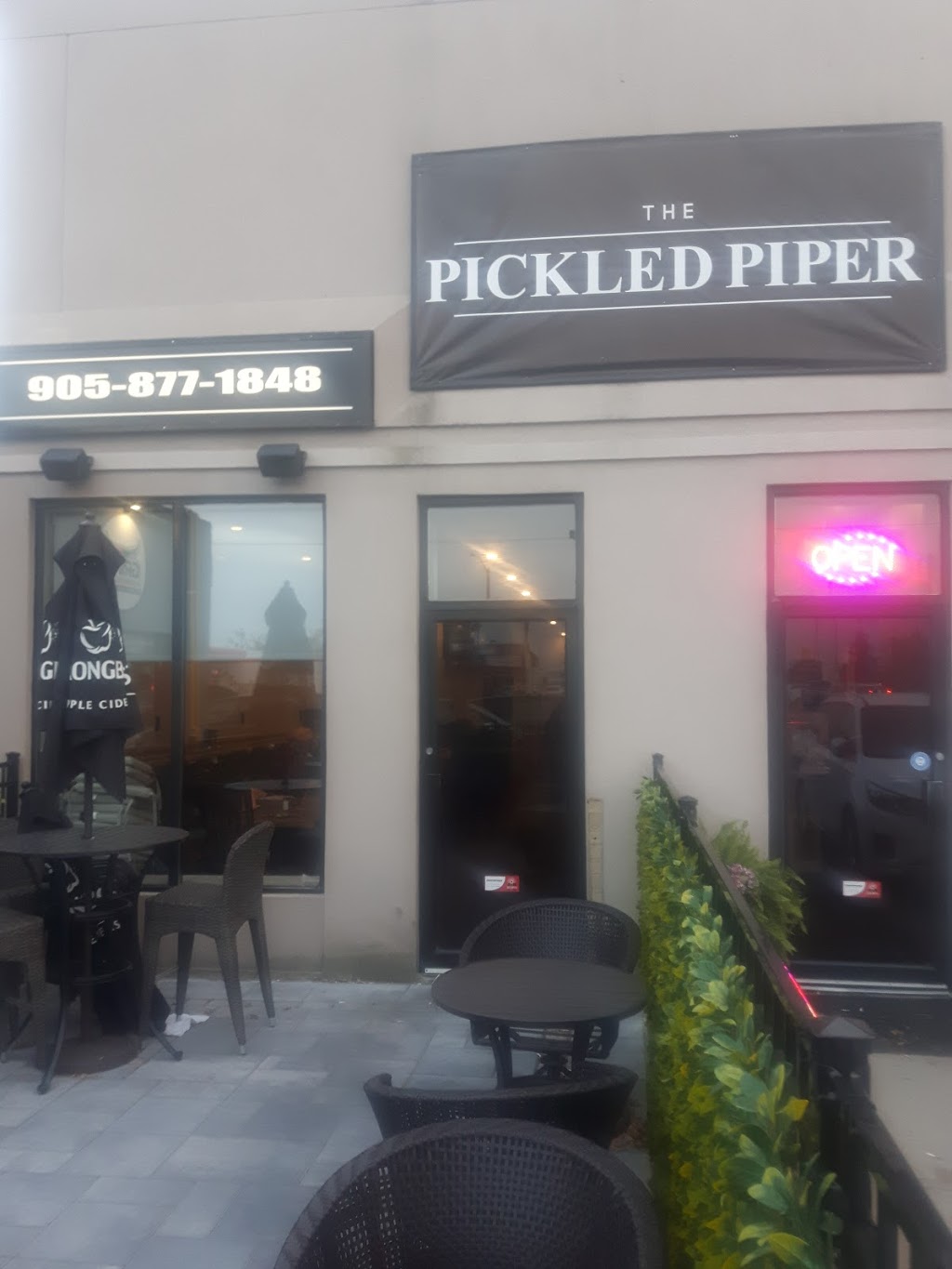 The Pickled Piper Bar & Grill | 210 Guelph St, Georgetown, ON L7G 4A9, Canada | Phone: (905) 877-1848