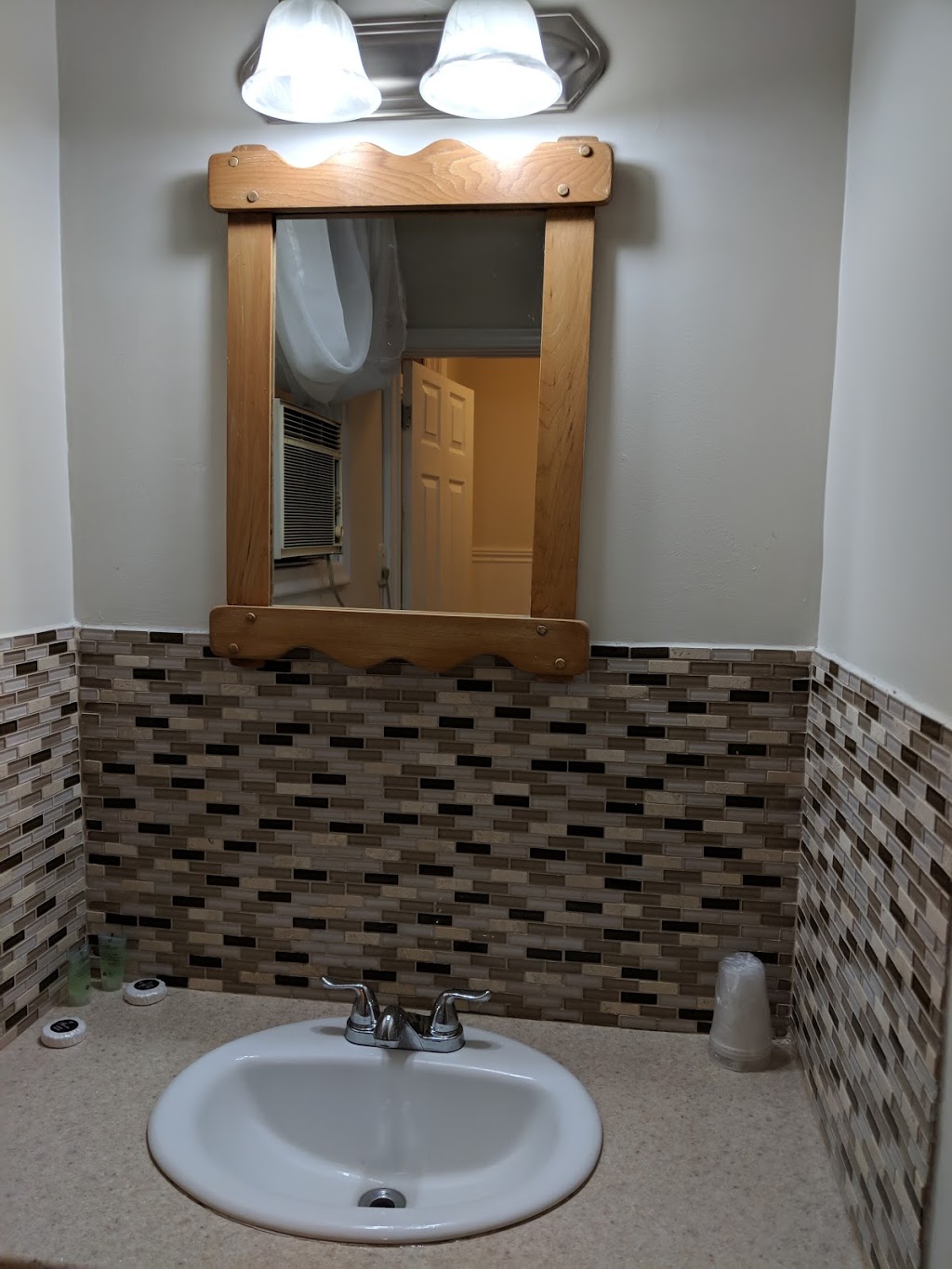 Gold Pine Inn Motel | 2408 ON-11, Gravenhurst, ON P1P 1R1, Canada | Phone: (705) 687-5160