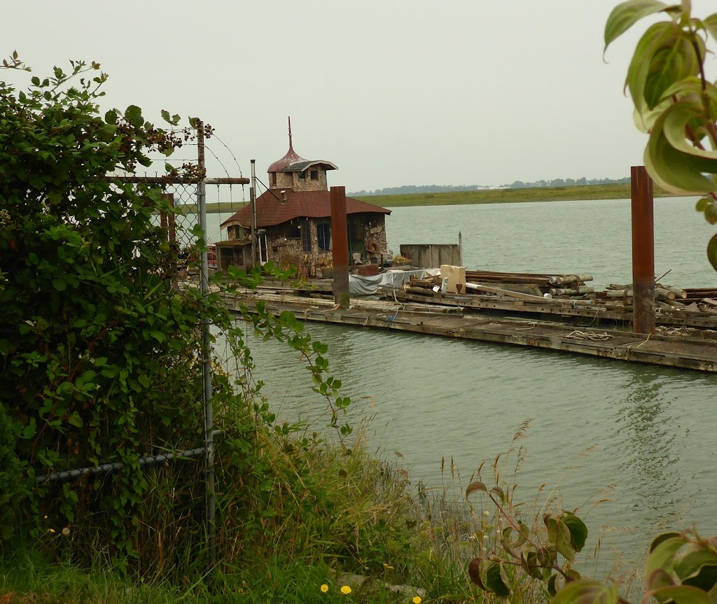 Ladner Reach Properties | 3871 River Rd W, Delta, BC V4K 3N2, Canada | Phone: (604) 946-9747