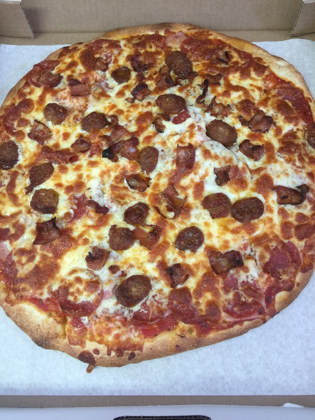 Vickys Drive Inn | 122 Central Ave, Ste. Anne, MB R5H 1C2, Canada | Phone: (204) 422-6883