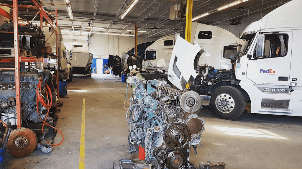 Titan Truck Repairs | 5890 Shawson Dr, Mississauga, ON L4W 3W5, Canada | Phone: (905) 795-9938