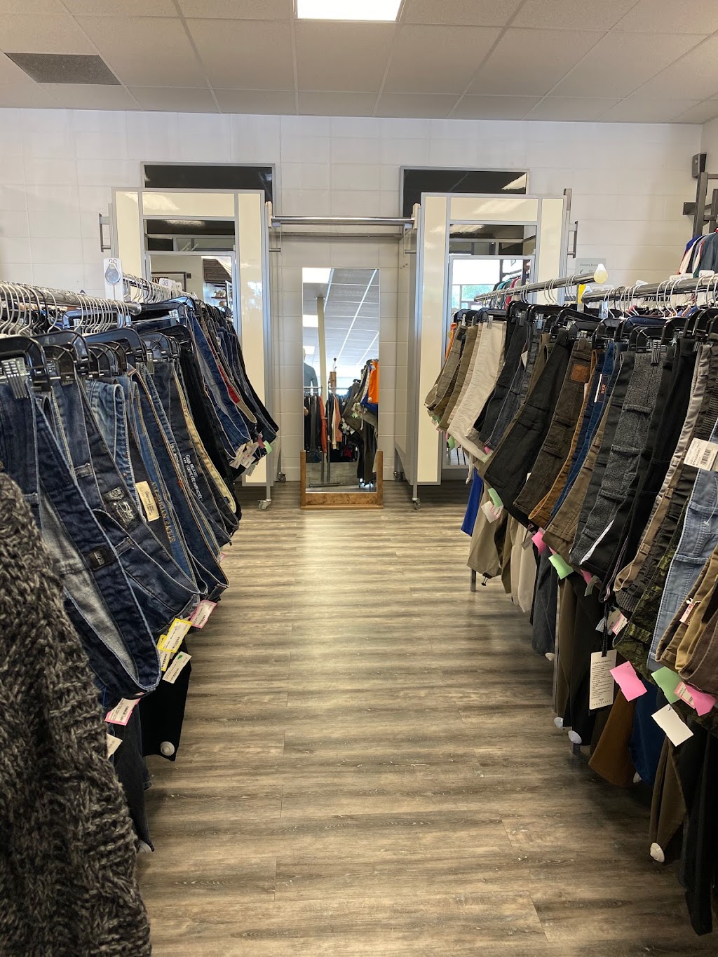 Man of Distinction | 49 Elizabeth St, Okotoks, AB T1S 1J9, Canada | Phone: (403) 995-0616