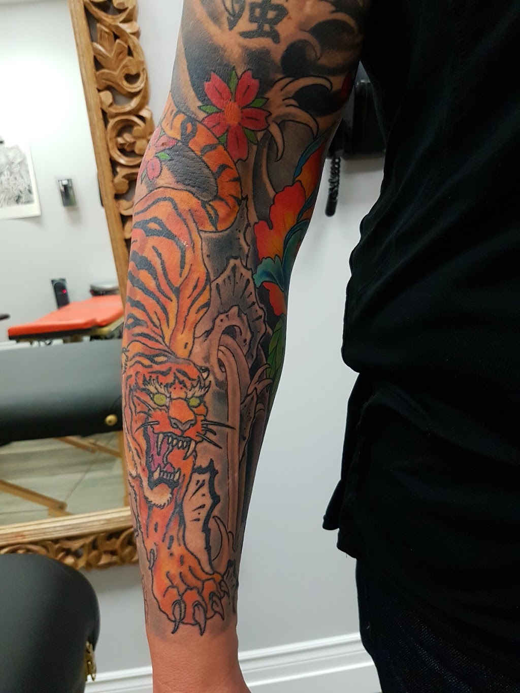 Tabua Tattoo Company | 426 Willingdon Ave, Burnaby, BC V5C 5G4, Canada | Phone: (778) 839-8129