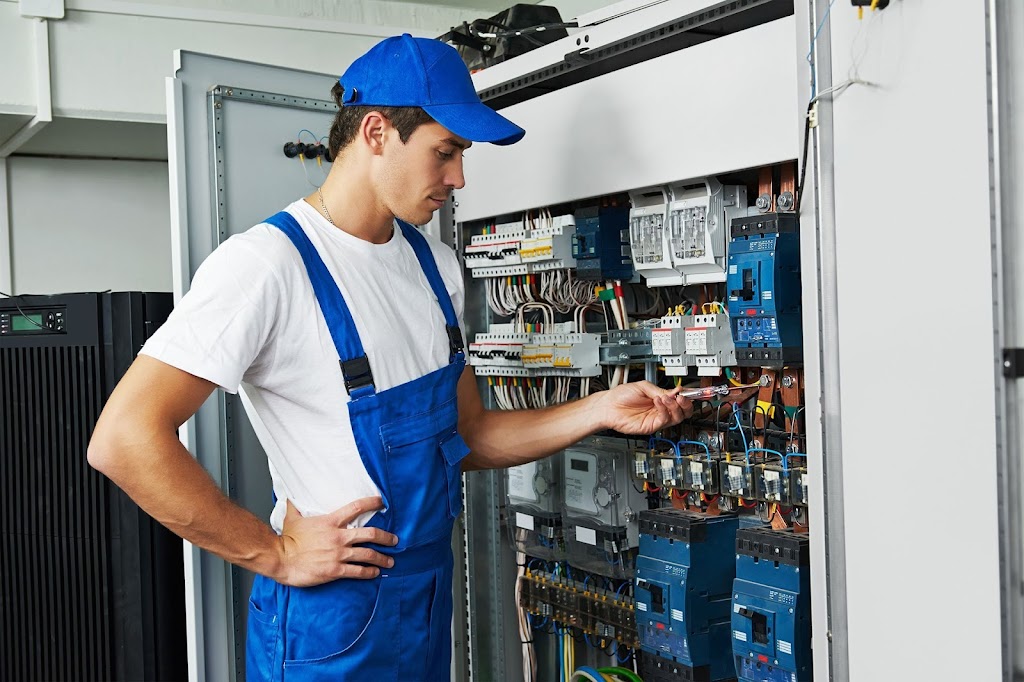 Electrician Pros Lethbridge | 2715 28 St S 309 A, Lethbridge, AB T1K 8J9, Canada | Phone: (587) 850-2902