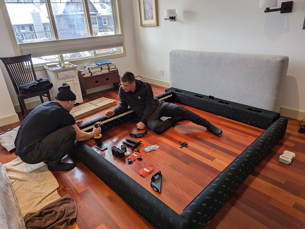 2 Dudes And A Truck | 60 Rockywood Park NW, Calgary, AB T3G 5S2, Canada | Phone: (519) 466-9114
