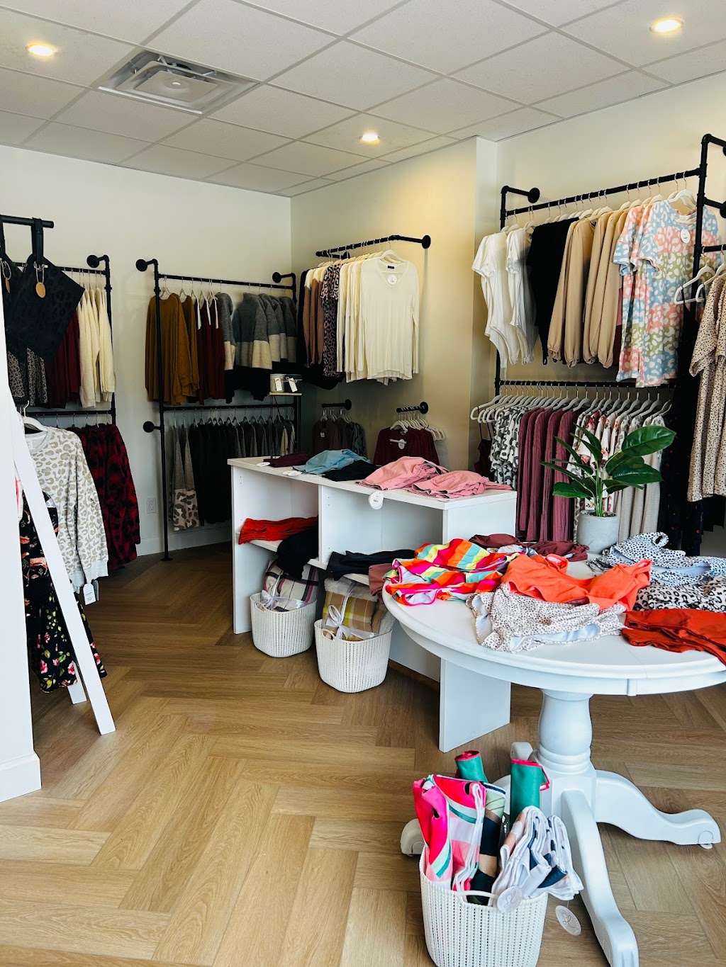 Skylynn Boutique | 116 Elora St S, Harriston, ON N0G 1Z0, Canada | Phone: (519) 441-3426