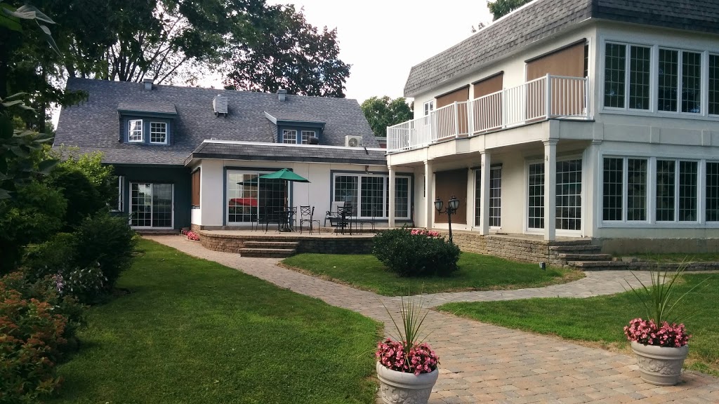 Auberge Gîte Le FleurvilB & B | 635 Rue des Ursulines, Trois-Rivières, QC G9A 5B3, Canada | Phone: (819) 372-5195