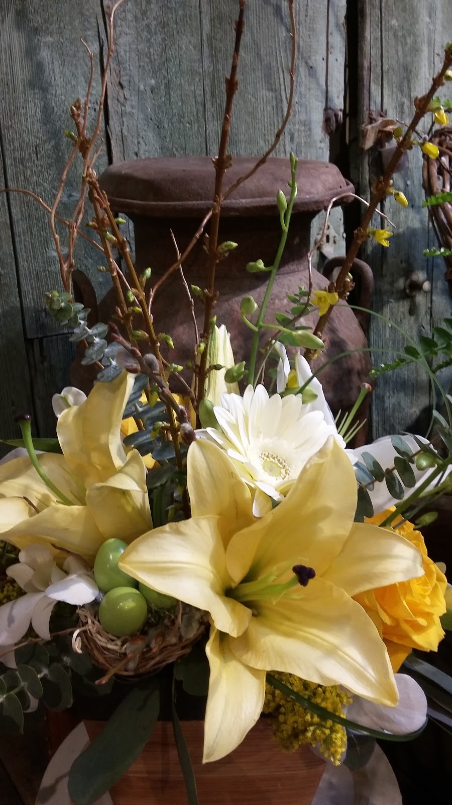 Farmhouse Flowers Gananoque | 192 King St E, Gananoque, ON K7G 1G2, Canada | Phone: (613) 382-3336