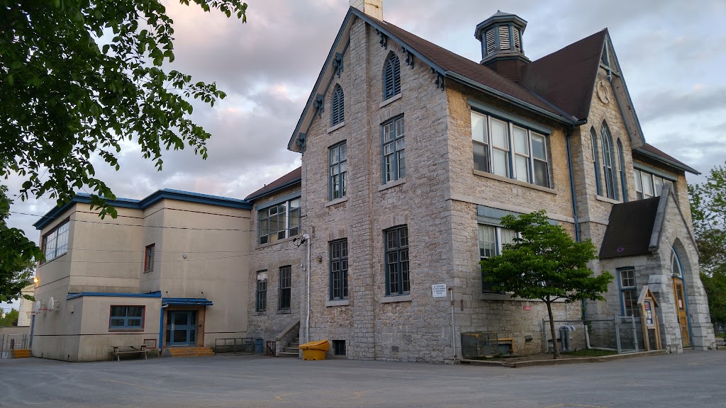 Sydenham Public School | 5 Clergy St E, Kingston, ON K7L 3H7, Canada | Phone: (613) 548-3491