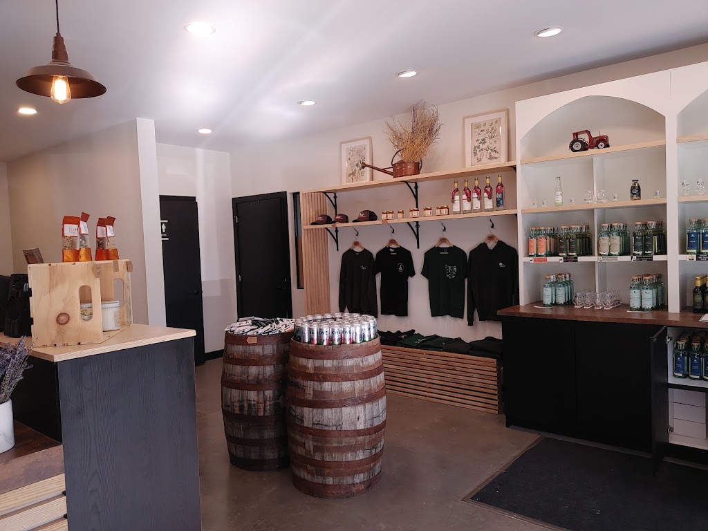 Champ Gauche - Distillerie Fils du Roy | 37 Rue de lÉglise, Saint-Arsène, QC G0L 2K0, Canada | Phone: (418) 816-8555