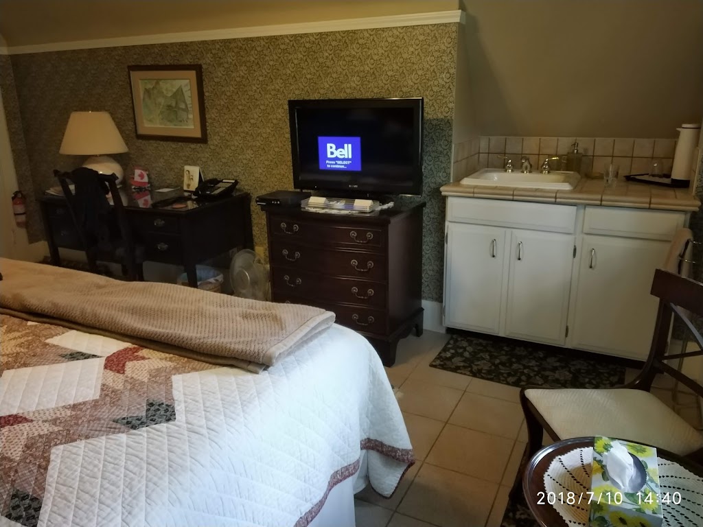 Point Grey Guest House | 4103 W 10th Ave, Vancouver, BC V6R 2H2, Canada | Phone: (604) 222-4104