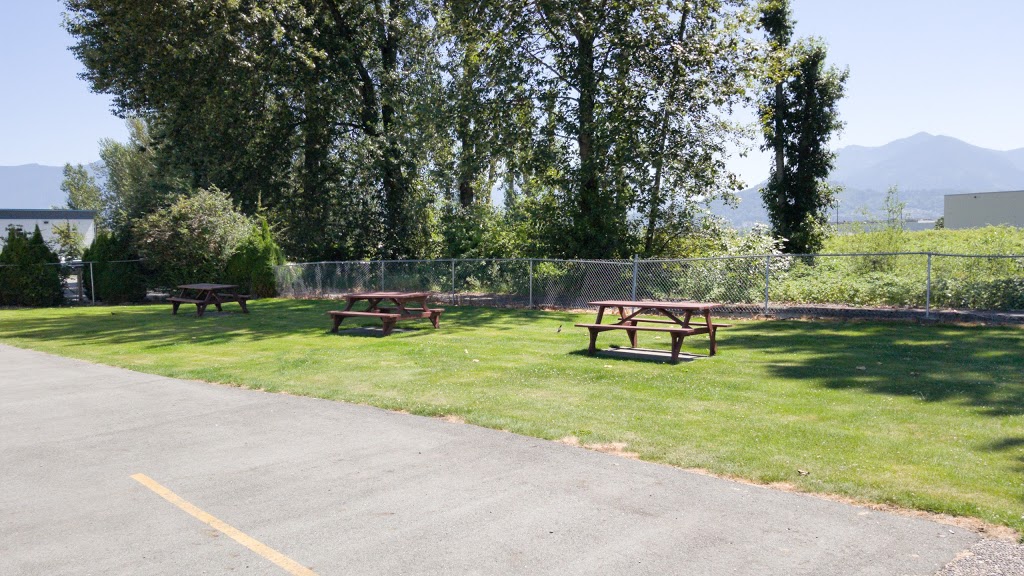 Rainbow Motor Inn | 45620 Yale Rd, Chilliwack, BC V2P 2N2, Canada | Phone: (604) 792-6412