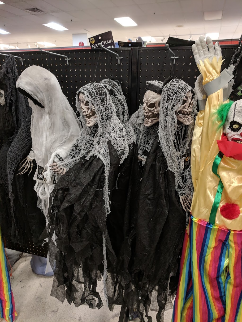 Spirit Halloween | 5100 Erin Mills Pkwy, Mississauga, ON L5M 4Z5, Canada | Phone: (866) 586-0155