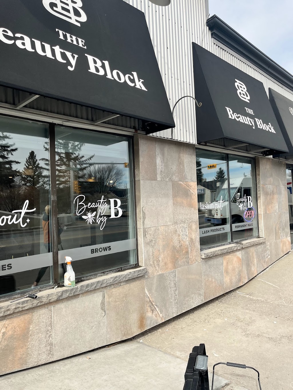 Lashin Out | 1409 Edmonton Trail #102, Calgary, AB T2E 3K8, Canada | Phone: (587) 432-4855