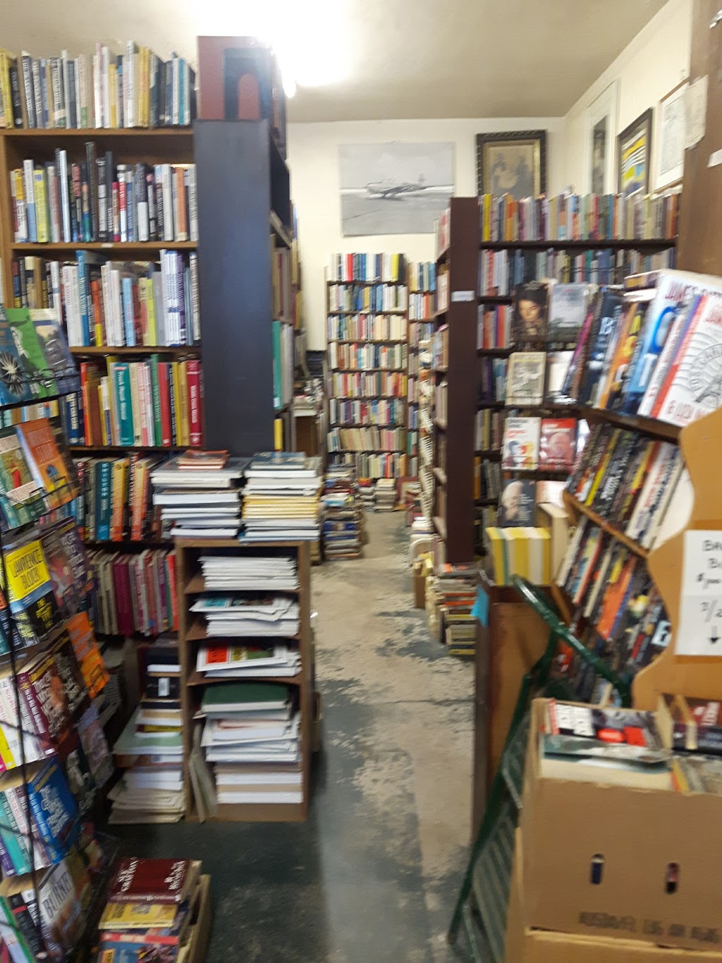 Bridgeburg Books | 16 Jarvis St, Fort Erie, ON L2A 2S1, Canada | Phone: (905) 871-8484