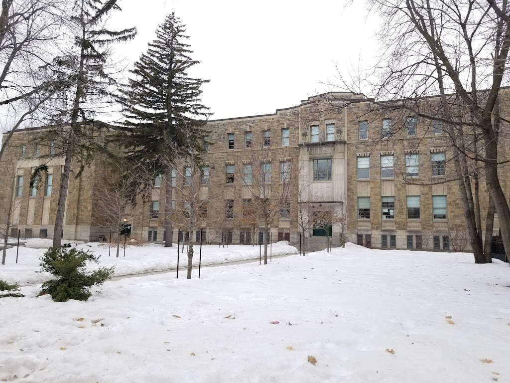 International School of Montreal (Secondary) | 11 Chem. de la Côte-Saint-Antoine, Westmount, QC H3Y 2H7, Canada | Phone: (514) 596-7240