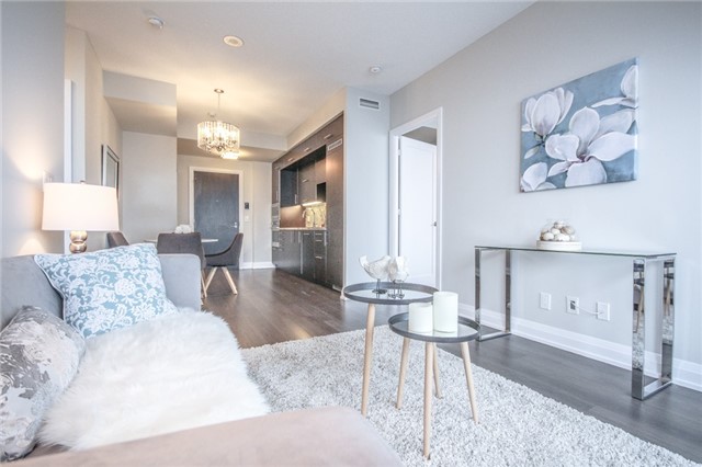 Kashaneh Guest House | 3-25 Greenbriar Rd, North York, ON M2K 1H7, Canada | Phone: (416) 226-5749