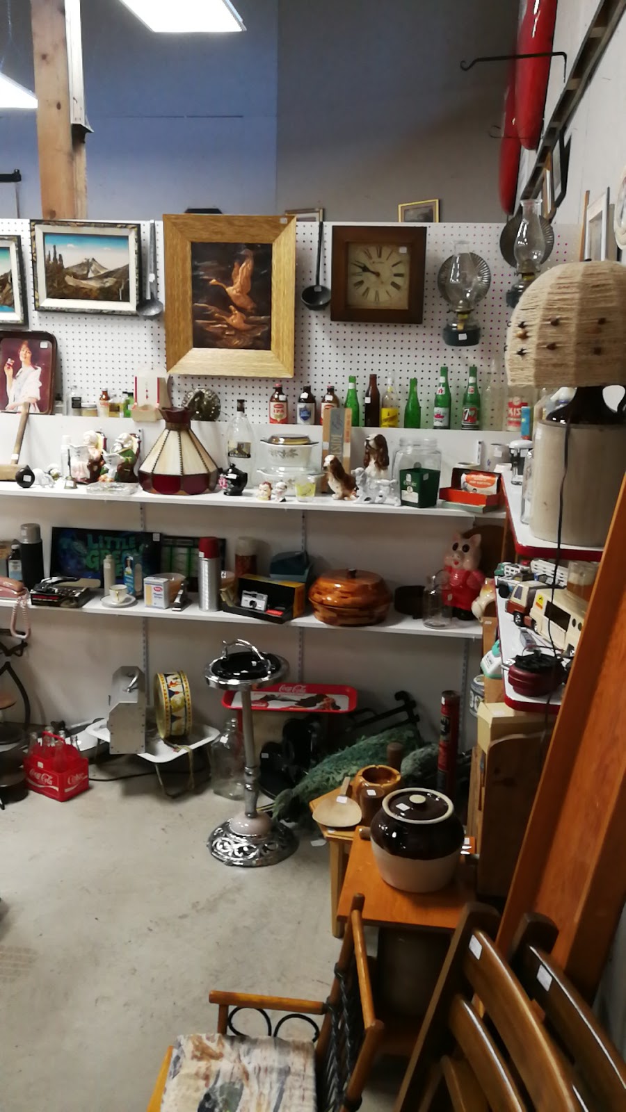 Antiques Mall On 11 North | 3823 Campbell Rd, Severn, ON L3V 6H3, Canada | Phone: (705) 327-5000
