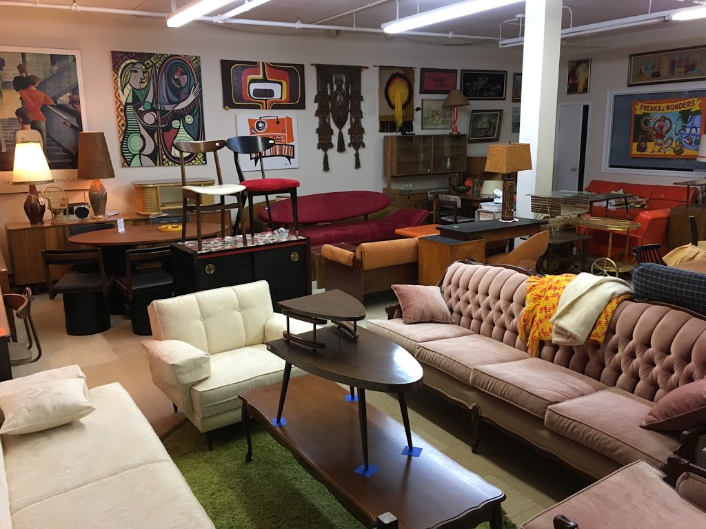 Pionnier Rétro | 3731 Rue Notre-Dame Ouest, Montréal, QC H4C 1P8, Canada | Phone: (514) 241-5858