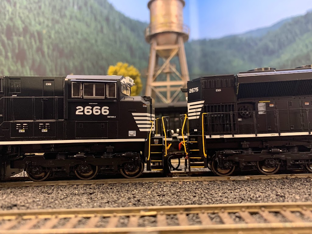 Canadian Locomotive Logistics | 3192 Tilbury Lane, London, ON N6P 0C1, Canada | Phone: (519) 630-5494