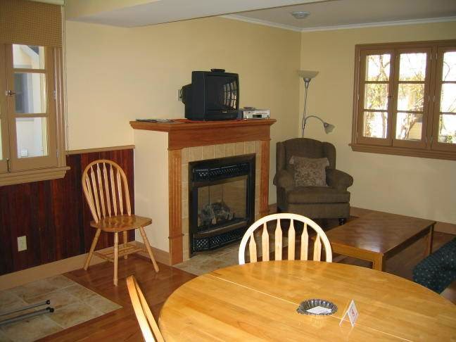 Breakers Motel on the Lake | 94 Green St, Cobourg, ON K9A 3W1, Canada | Phone: (905) 372-9231