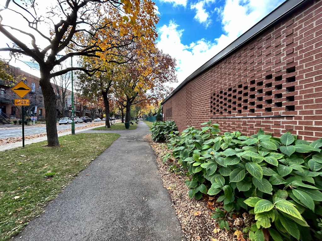 Parc John F.-Kennedy outdoor swimming pool | 860 Av. Outremont, Outremont, QC H2V 3N5, Canada | Phone: (514) 495-6211