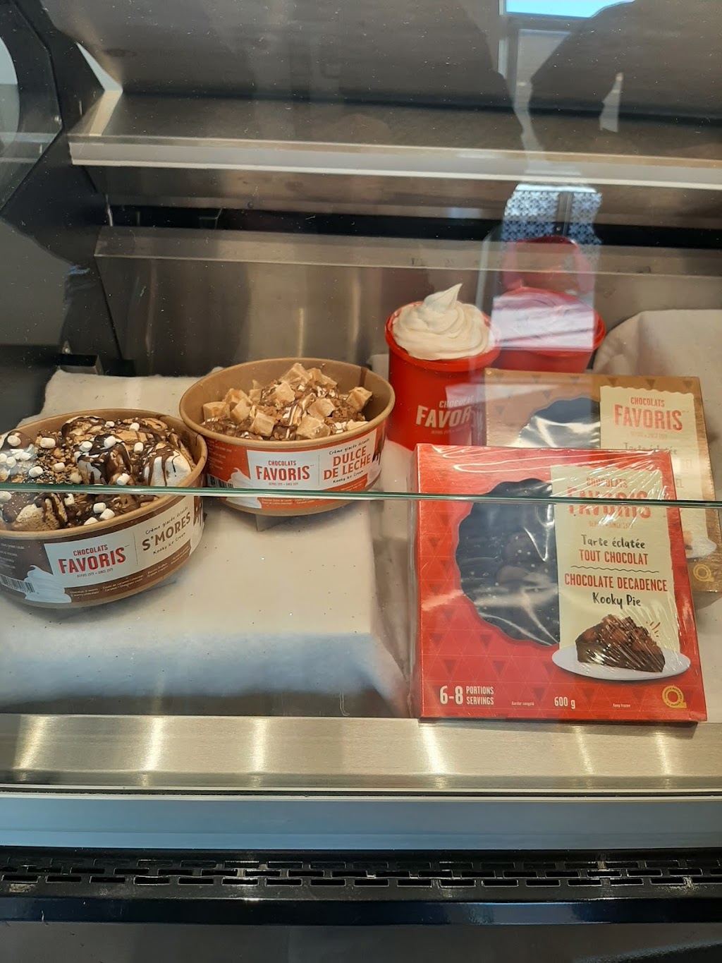 Chocolats Favoris | 1127 Boulevard Pie-XI N, Québec, QC G3K 2P8, Canada | Phone: (418) 407-1507