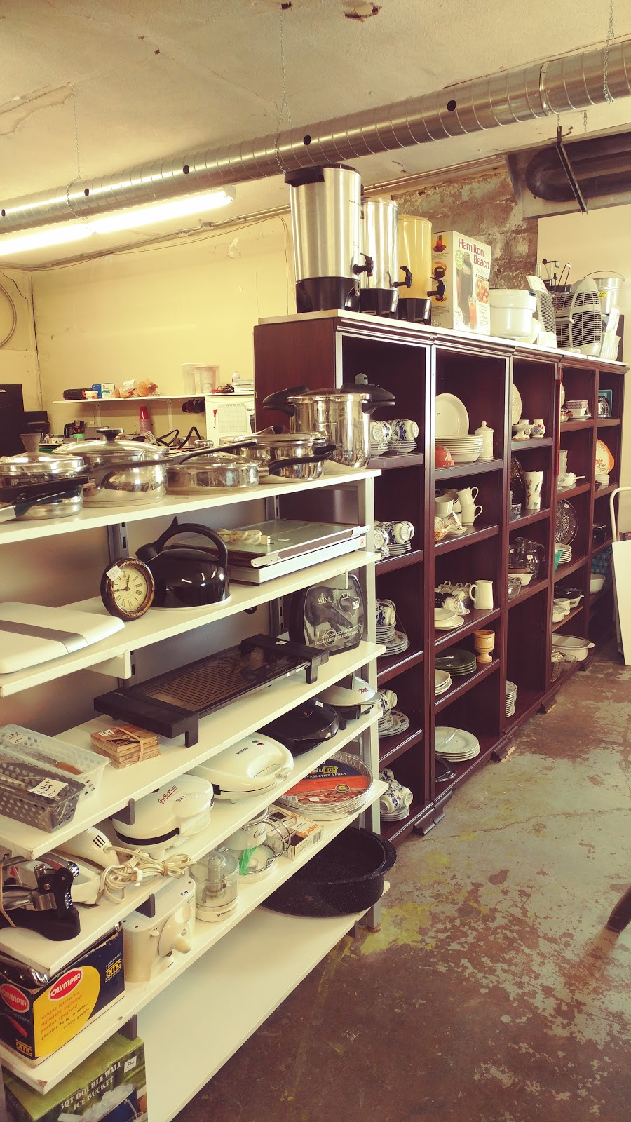 Vincents Store | 5970 Lundys Ln, Niagara Falls, ON L2G 5Z7, Canada | Phone: (289) 296-3807