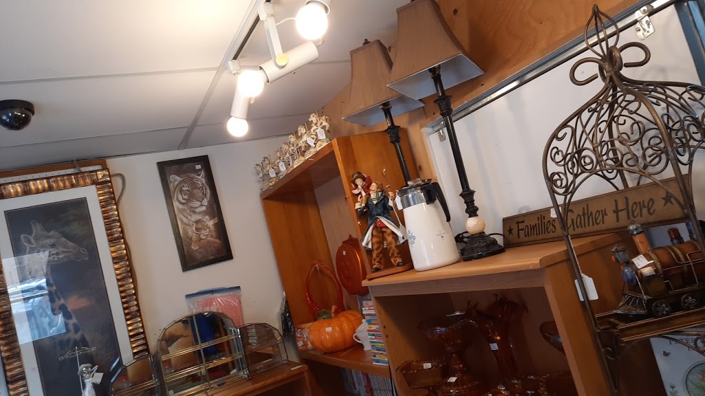 Treasures By The Locks | 7 May St, Fenelon Falls, ON K0M 1N0, Canada | Phone: (705) 344-4351
