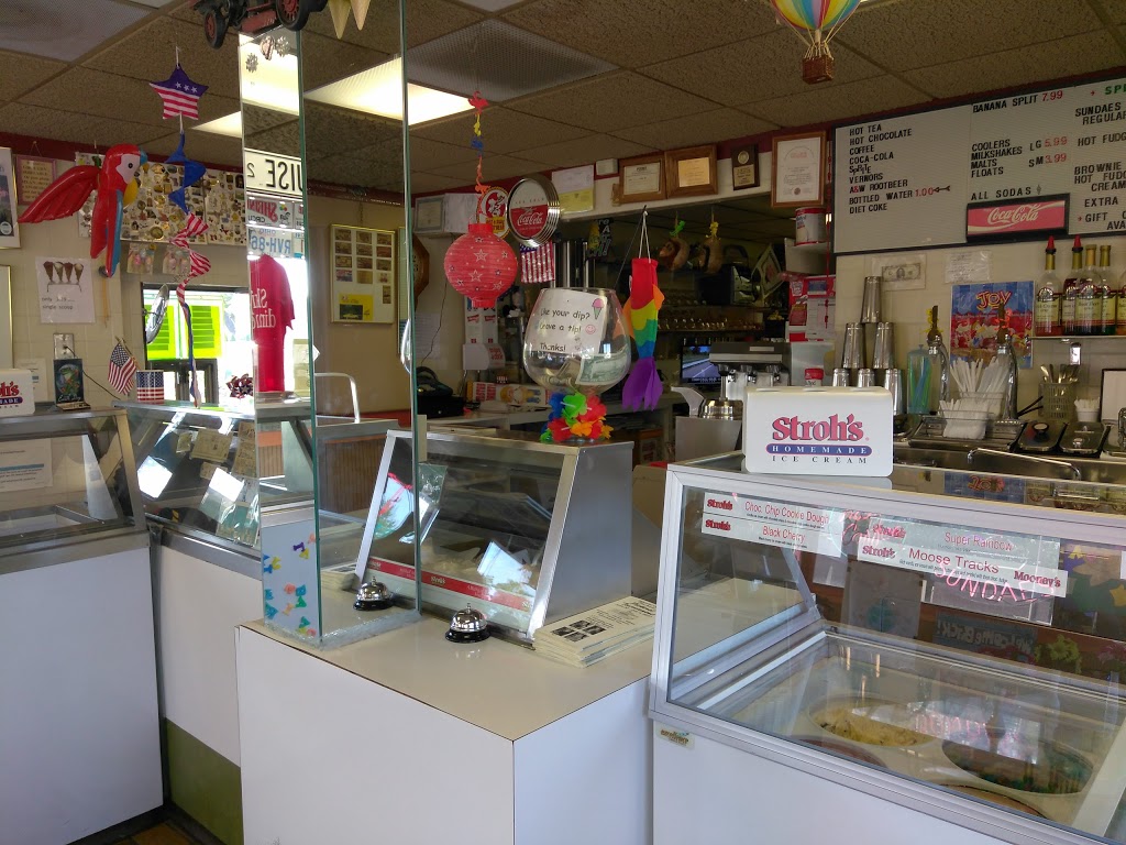 Strohs Ice Cream Parlour | 430 Pointe Tremble Rd, Algonac, MI 48001, USA | Phone: (810) 794-7717