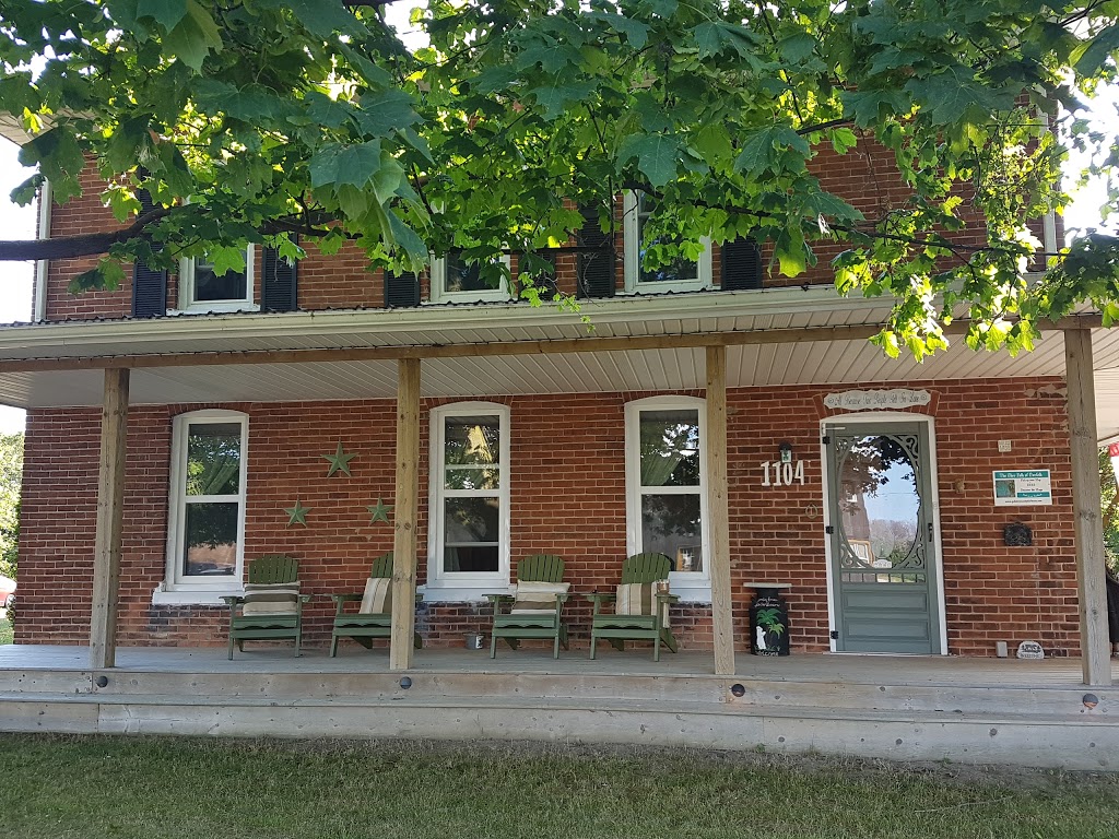 Palm Trees and Polar Bears B&B | 1104 Bay St, Port Rowan, ON N0E 1M0, Canada | Phone: (519) 586-3141