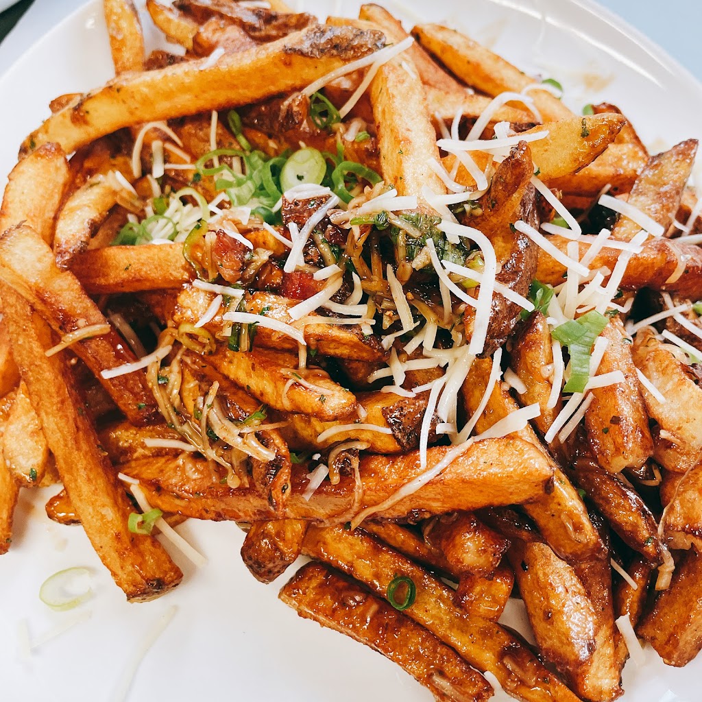 MARKET Street Eats | 200 Southridge Dr, Okotoks, AB T1S 0N8, Canada | Phone: (403) 880-7700