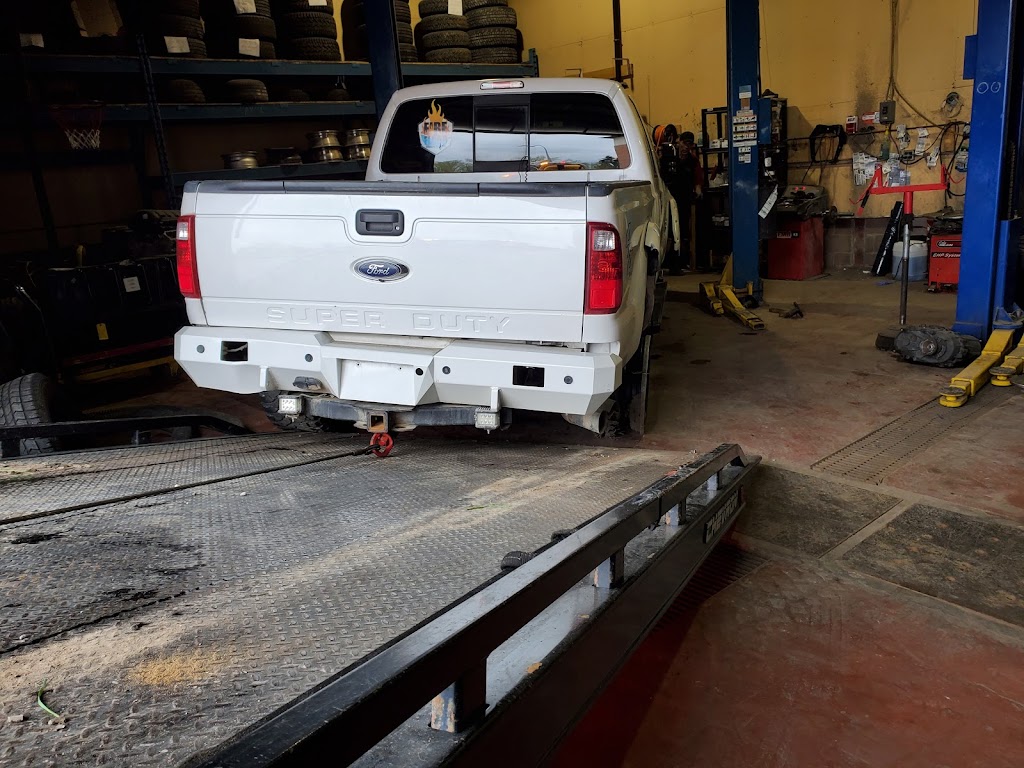 305 Towing Inc. | 189 Eversyde Blvd SW, Calgary, AB T2Y 0B3, Canada | Phone: (403) 470-1414