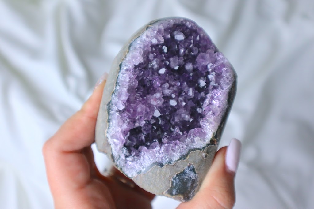 Crystal Charm Shop | Bonshaw Ave, Newmarket, ON L3Y 0A2, Canada | Phone: (647) 285-4974
