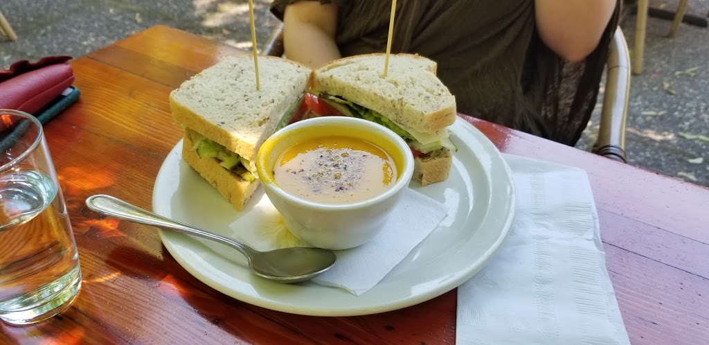 Linden Gardens and the Frog City Café | 351 Linden Ave, Kaleden, BC V0H 1K0, Canada | Phone: (250) 497-6600