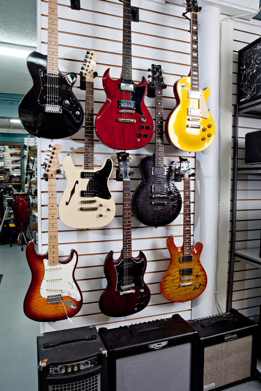 Money Maxx | 49 Prideaux St, Nanaimo, BC V9R 2M3, Canada | Phone: (250) 754-6499