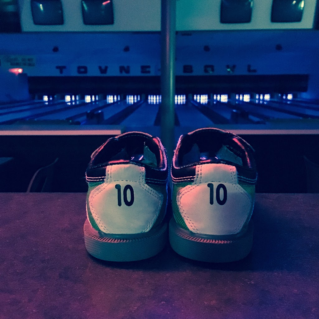 Towne Bowl | 11 Ottawa St N, Kitchener, ON N2H 3K1, Canada | Phone: (519) 744-9332