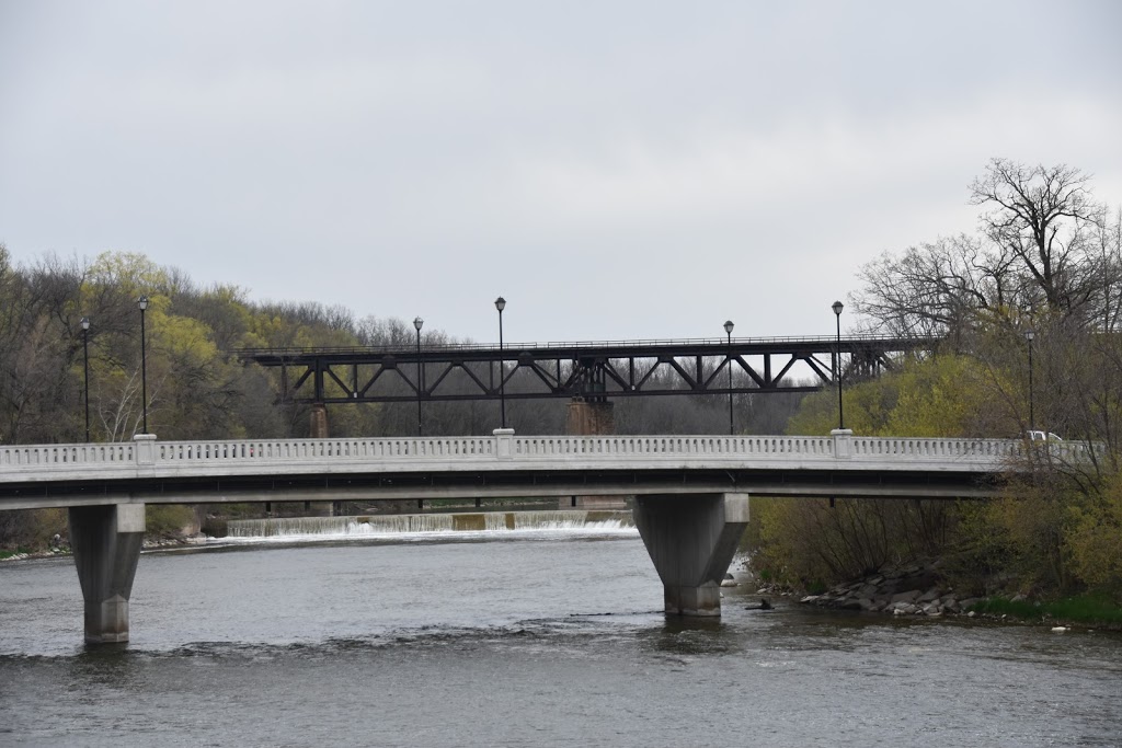 Cobblestone Common | 2M3, Canadá, 27 Grand River St N, Paris, ON N3L 2M3, Canada