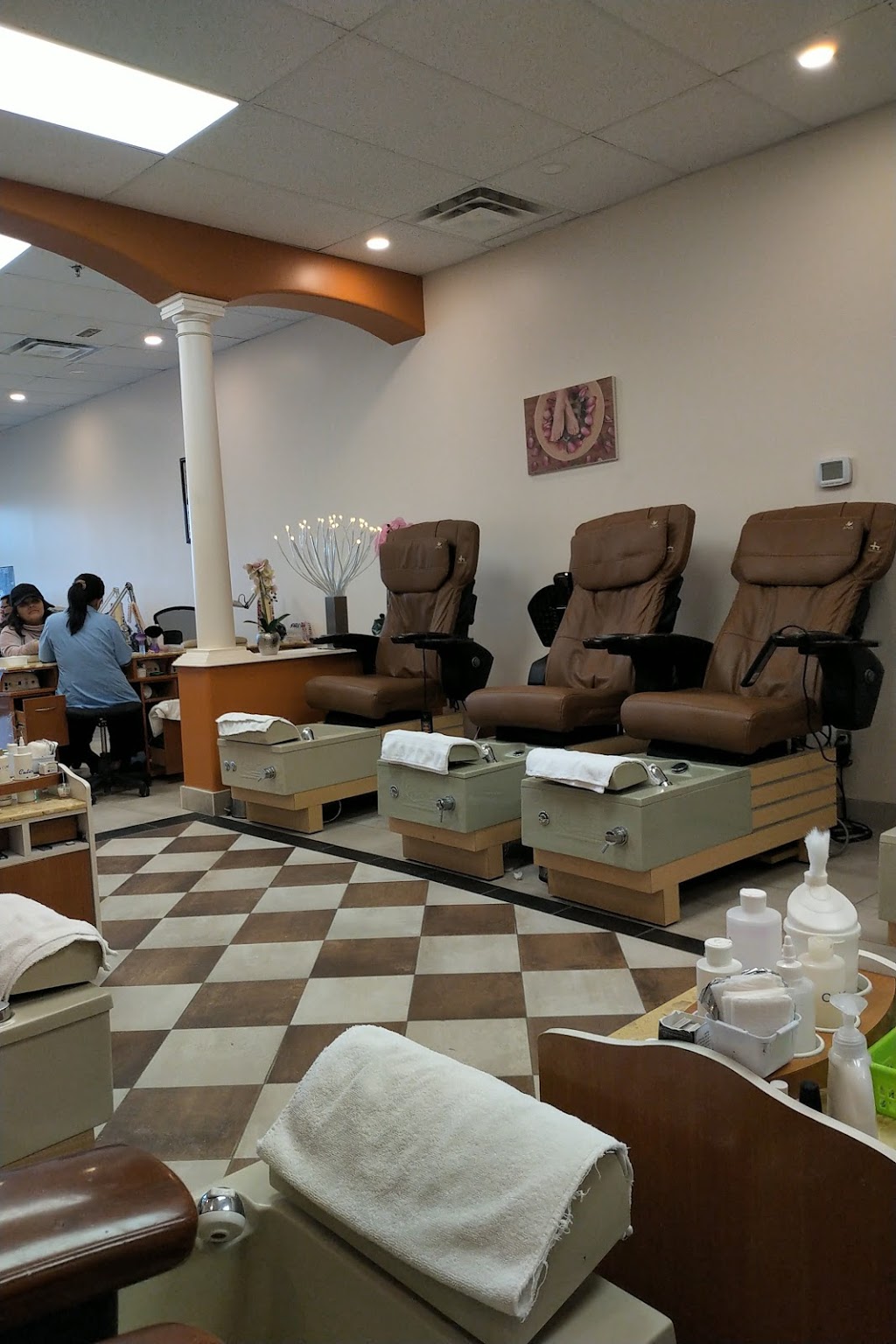 Creative Nails | 1228 Commissioners Rd W, London, ON N6K 1C7, Canada | Phone: (226) 663-3882