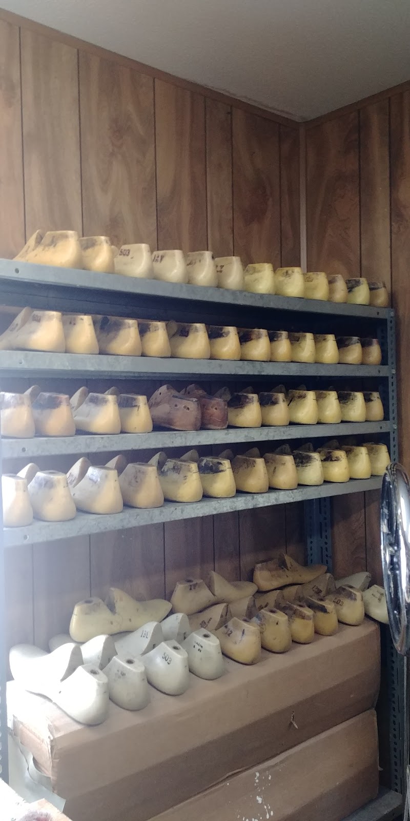 The Cobbler | box 331, 20 Albert St, Coboconk, ON K0M 1K0, Canada | Phone: (416) 528-1061