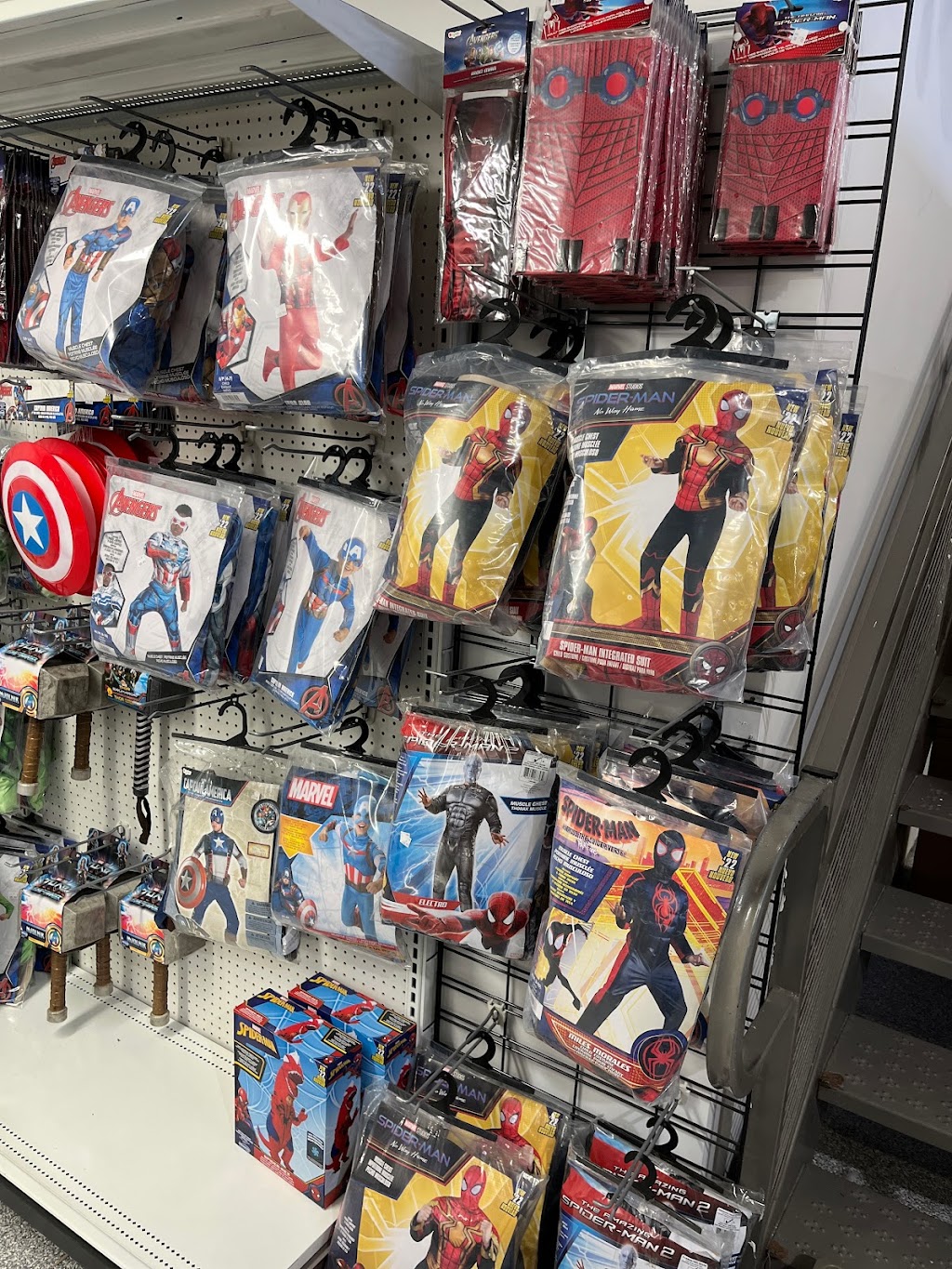 GIGGLES Laval - Party / Balloons / Balloon Delivery - Wedding Supplies / Jouets - Costumes | 1066 Rue Desserte O, Laval, QC H7X 4C9, Canada | Phone: (450) 689-7619